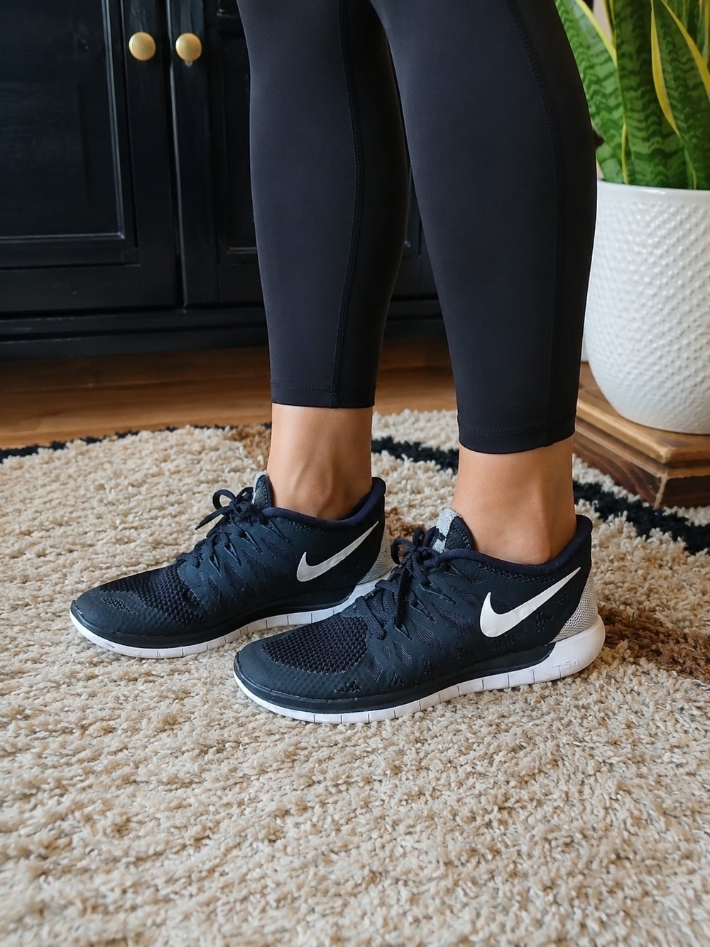 Nike Women’s Black and White Running Shoes Sizec7.5